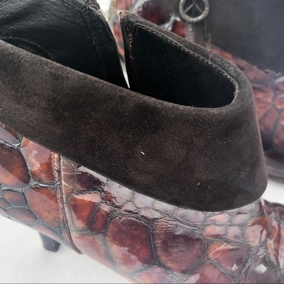 Donald J. Pliner Patent Leather Booties  size 6 - Picture 14 of 14